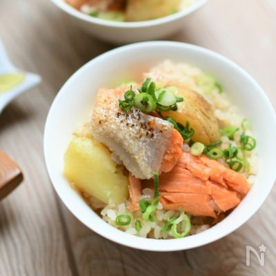 【ボリューム満点!】塩鮭と新じゃがのだしバター炊き込みご飯