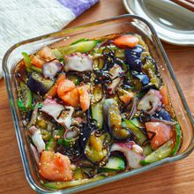 たことたっぷり野菜の塩こんぶサラダ