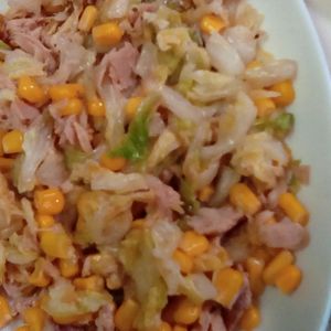 鶏皮坊主の作ってみた!投稿(5分で完成！【白菜とコーンの中華風ツナサラダ】胡麻油香る♩)