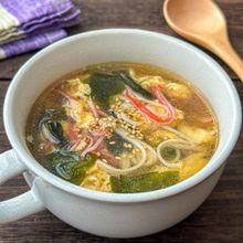 3分で作れる♪【卵とかにかまのわかめスープ】