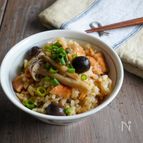 ＼冷凍漬けサーモンで作る／炊き込みごはん