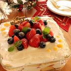 レモンカードとベリーのスコップケーキ