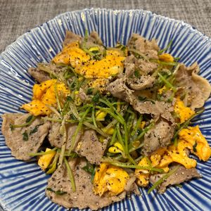 楽ラク手抜キッチン🐶🐾の作ってみた!投稿(10分！バレない節約飯＼豚肉と豆苗の中華風卵炒め／)