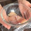 鶏ささみときゅうりのさっぱり漬けの工程2