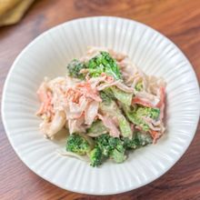 簡単おかず♩《ブロッコリーとカニカマのオイマヨ和え》