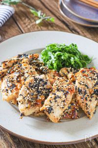 揉んで焼くだけ!やわらか♡【鶏むねのごま味噌チキン】
