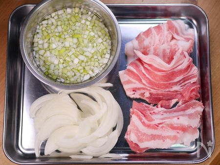ねぎ塩豚丼スペシャル工程1