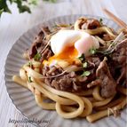 ランチにおすすめ！レンジで甘辛照り焼きうどん＊温玉乗せ
