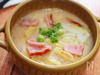 コク旨♡ベーコンと白菜のピリ辛ごま味噌豆乳スープ