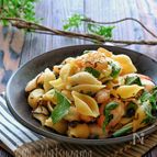 むき海老と紫蘇とショートパスタの塩昆布バター和え
