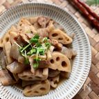 お弁当にもピッタリ♪れんこんとこんにゃくの豚バラ煮込み
