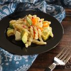 アボカドと茹で玉子のパスタサラダ