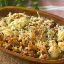 【簡単に豪華見え♪】マッシュポテトのカレーミートチーズ焼き