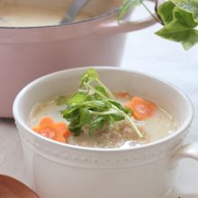 鶏ひき肉で旨味たっぷり！春雨スープ