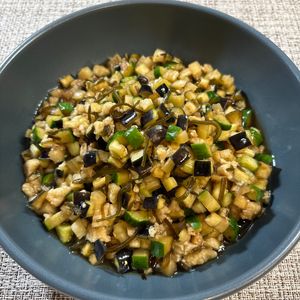 楽ラク手抜キッチン🐶🐾の作ってみた!投稿(塩昆布とセロリの「山形だし」
【夏野菜たっぷり、和えるだけ】)