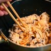 紹興酒香る豚バラの黒酢焼きそばの工程2