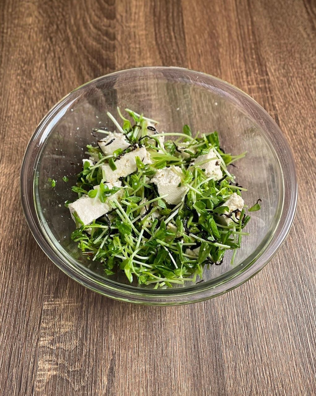 3分で作れるスピード副菜「豆腐と豆苗の柚子胡椒昆布和え」 | レシピ
