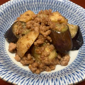 りんごの作ってみた!投稿(【ご飯おかわり♡】ひき肉とじゃがいも茄子のごま味噌炒め)