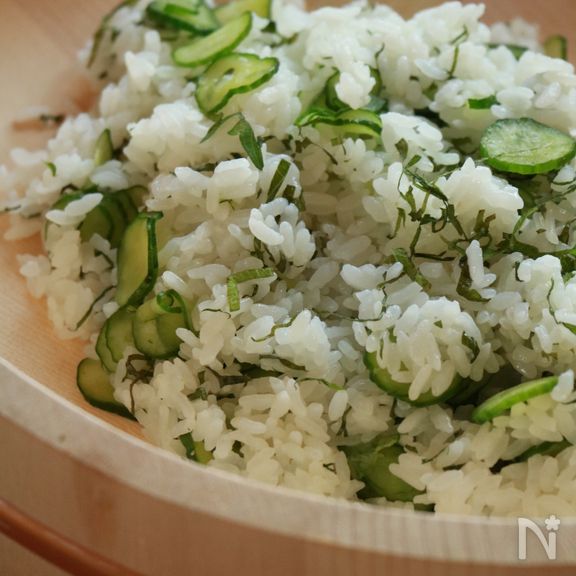 ちょっとアレンジ☆きゅうりと大葉の寿司飯