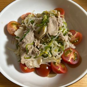 まぁちゃんの作ってみた!投稿(しっとり茹で豚♡【もやしときゅうりのサラダ豚しゃぶ】)