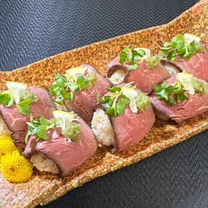 楽ラク手抜キッチン🐶🐾の作ってみた!投稿(【ローストビーフの洋風手まり寿司】手間なし豪華♪至福の一口)