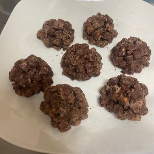 もちもちもっちの作ってみた!投稿(カリ旨♡パンの耳deディズニーランド風チョコクランチ♡)