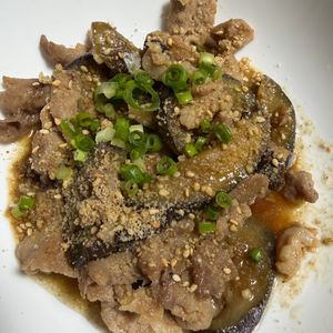 ゆっこの作ってみた!投稿(【豚こまなすのごま照り炒め】食材２つでパパッと激うまおかず！)