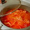 【ガーリックトマトチーズパスタ】ワンパン煮るだけ包丁いらないの工程2