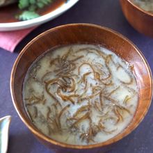 もずくの白味噌スープ