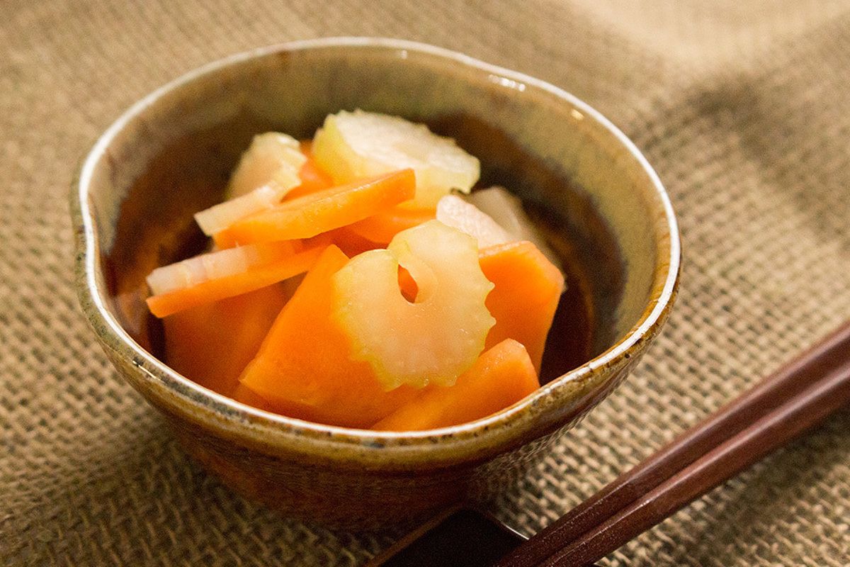 さっぱり箸休めに にんじんとセロリの浅漬け | レシピサイトNadia