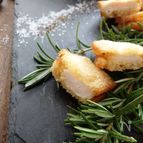 チキン揚げパン・ローズマリー風味