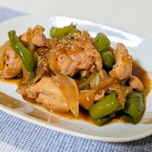 莉子の作ってみた!投稿(パパッと簡単！鶏ももピーマンのオイポン炒め)