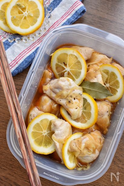 レモンの甘酸っぱさがたまらない♡鶏胸肉のレモン漬け♡