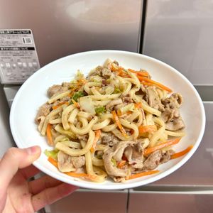 ケの作ってみた!投稿(豚肉とキャベツのおかかバター醤油うどん【#残り野菜】)
