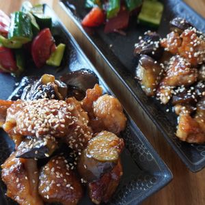 くろとわの作ってみた!投稿(ワンパン10分！【鶏肉となすの大葉味噌炒め】ご飯すすむ♩)