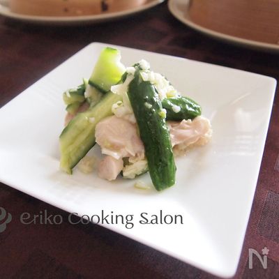 蒸し鶏ときゅうりの塩ダレサラダ