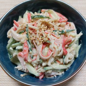よっこの作ってみた!投稿(きゅうりとえのきとカニカマのからしマヨ和え)