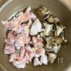 【鶏ももと舞茸のバター醤油炒め】コク旨◎の工程1