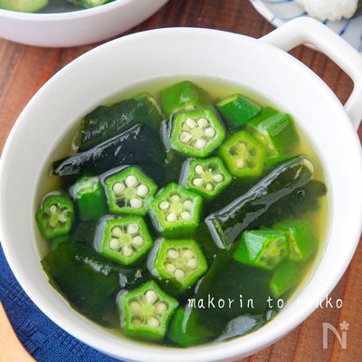 とろっと食感が美味!オクラとわかめのスープ