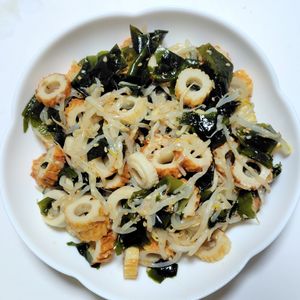ふうかの作ってみた!投稿(抱えて食べたい♪【ちくわともやしのガリポンサラダ】)