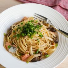 秋の味覚♪鮭としめじのバター醤油パスタ