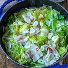 【にんにく香るキャベツたっぷり塩鍋】〆にうどんや雑炊も😋
