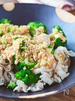 茹で豚とブロッコリーのラー油だれ