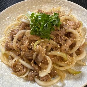 楽ラク手抜キッチン🐶🐾の作ってみた!投稿(新玉ねぎと豚こまのめんつゆ甘酢和え│10分で絶品とろ旨おかず)