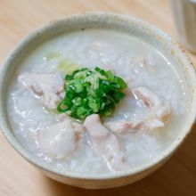【中華風鶏がゆ〜細ねぎ醬添え】