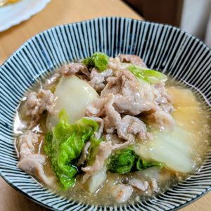 まゆのの作ってみた!投稿(白菜と塩麹豚の中華風とろみ炒め)