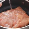 うめぇ鶏むね肉☆梅塩こうじおかか煮［下味冷凍］の工程3