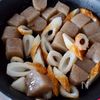 【こんにゃくとちくわのピリ辛煮】お弁当やおつまみにも◎の工程2