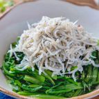 驚く美味しさ！春菊のうま塩炒め山盛りしらすのっけ