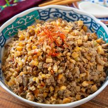 米も麺も止まらん！高野豆腐とひき肉、椎茸の万能中華ネギそぼろ